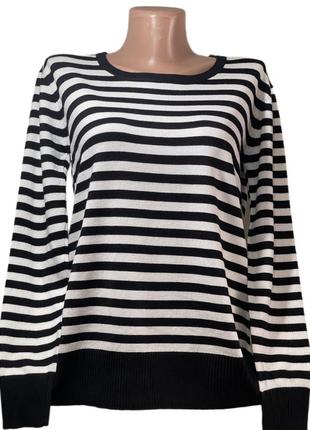 Вязаный женский свитер