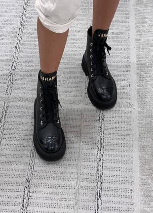 Чоботи в стилі chanel