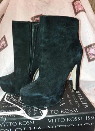 Модні стройнящие туфлі замш