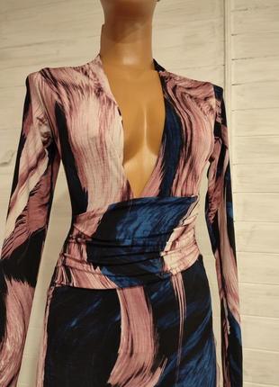 Эластичное платье с шикарным декольте 6