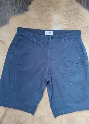 Синие шорты с мелким принтом