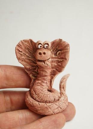 Керамічна статуетка змії