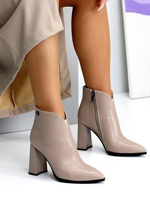 Нарядные женские ботильоны, высокие подборы, утепленные флисом, темный беж, лате, на...