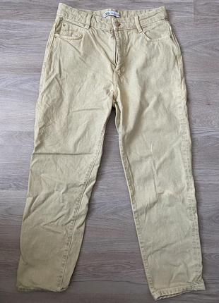 Джинсы мом песочного цвета zara