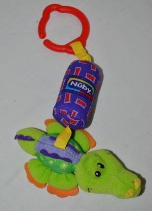 Фирменная игрушка подвеска погремушка со звонком nuby нуби