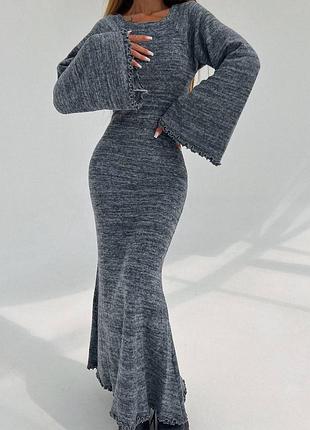 Трикотажна сукня максі з рукавами кльош