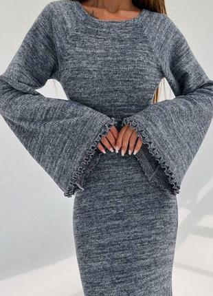 Трикотажна сукня максі з рукавами кльош