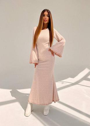 Трикотажное платье макси с рукавами клеш