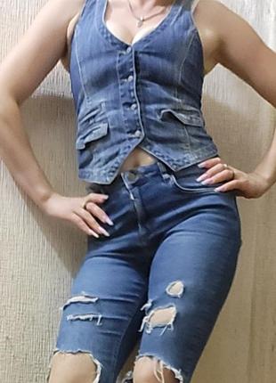 Джинсы skinny рваные + желет