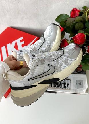 Женские осенние кроссовки v2k run sneakers black metalic silver