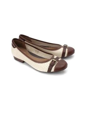 Шкіряні туфлі балетки clarks