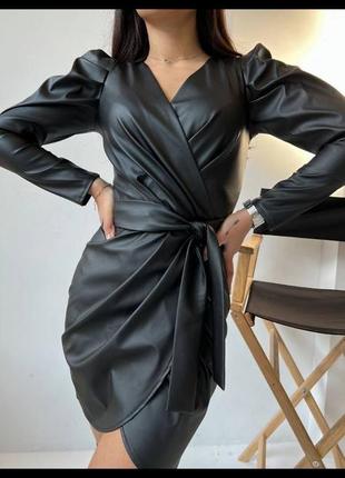 Платье из эко кожи