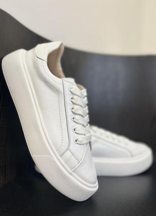 Женские кеды из натуральных кожи белые2 фото