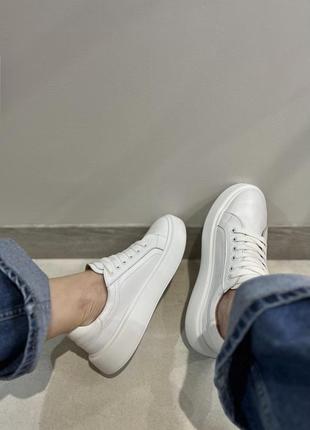 Женские кеды из натуральных кожи белые3 фото