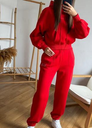 Трендовий червоний спортивний костюм zara
