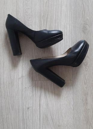 Чорні шкіряні туфлі 35 розмір