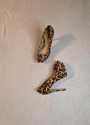 Туфли buffalo london 39р. 25см original
отличное состояние