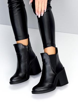 Ботильйони шкіряні та замшеві чорні