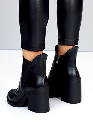 Ботильйони шкіряні та замшеві чорні