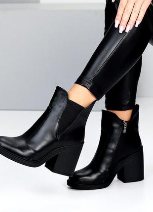 Ботильйони шкіряні та замшеві чорні