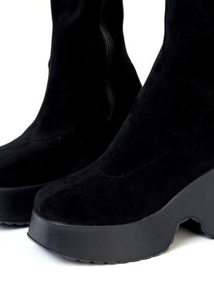 Ультра модні чорні замшеві стрейчові ботфорти на платформі єврозима