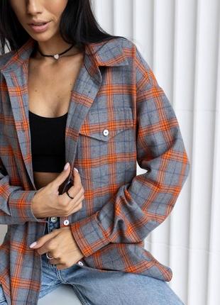 Жіноча сорочка в клітинку