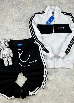 Спортивний костюм в стилі adidas