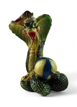 Статуетка кобра-змія з м'ячем (9х6х4,5 см)