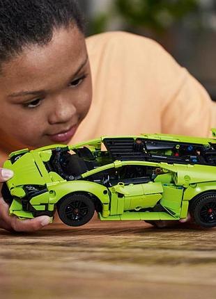 Конструктор lego technic lamborghini huracan tecnica 806 деталей (42161)