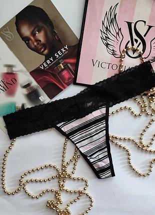 Бавовняні трусики стрінги з ажурним пояском victoria's secret
оригінал! 
м