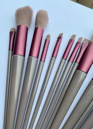Набор 13 кистей