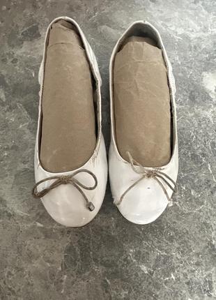 Лаковые кожаные балетки