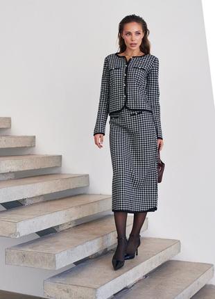 Жіночий класичний костюм зі спідницею2 фото