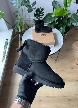 Ugg bailey bow suede black