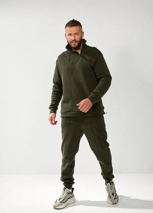 Мужской спортивный костюм