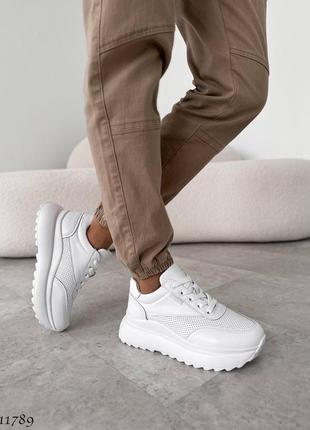 Белые натуральные кожаные кроссовки со с сквозной перфорацией на толстой подошве кожа4 фото