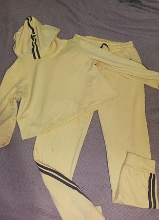Спортивный костюм