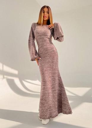 Длинное платье с открытой спиной