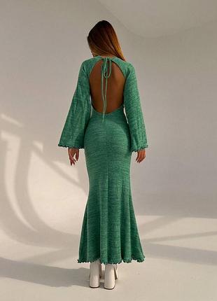 Длинное платье с открытой спиной