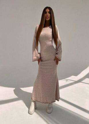 Длинное платье с открытой спиной