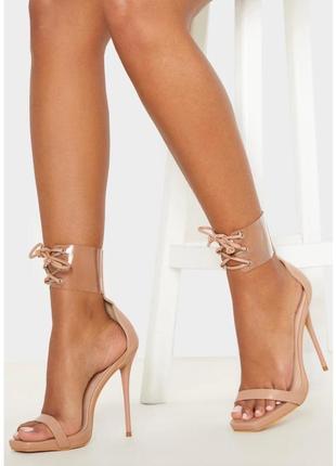 Босоножки на шпильках