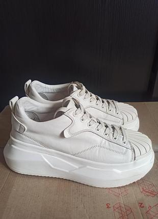 Шкіряні кросівки 39р