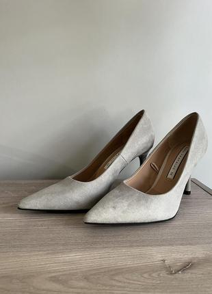 Класичні туфлі човники zara, як новенькі!