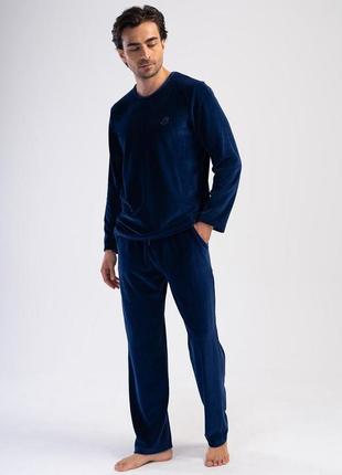 Велюровый мужской костюм однотонный vienetta man