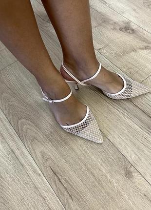 Босоножки бежевые zara