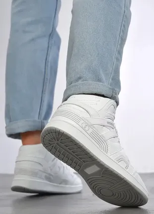 Кроссовки женские белого цвета высокие кроссовки