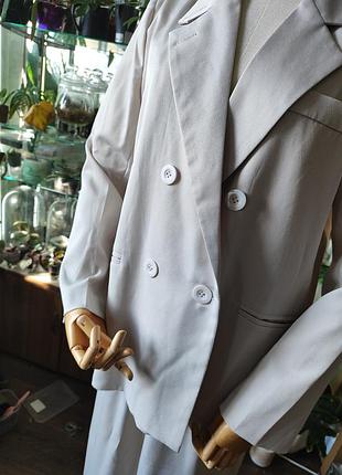 Костюм женский бежевый