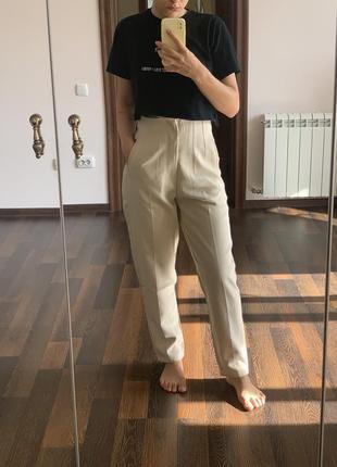 Бежевые классические брюки