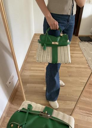 Сумка в стиле brought this unusual Chanel Flap on the press trail for her new flick