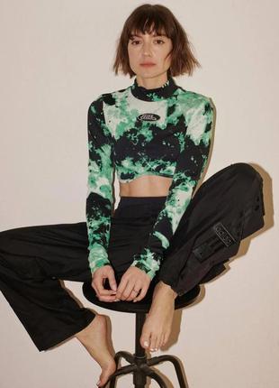 Кроп топ с вырезом для пальца ✨h&m✨кроп-топ коллаборации no fear x h&m лонгслив лонг в рубчик в принт тай дай